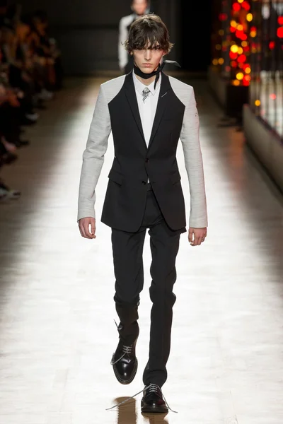 Look 7